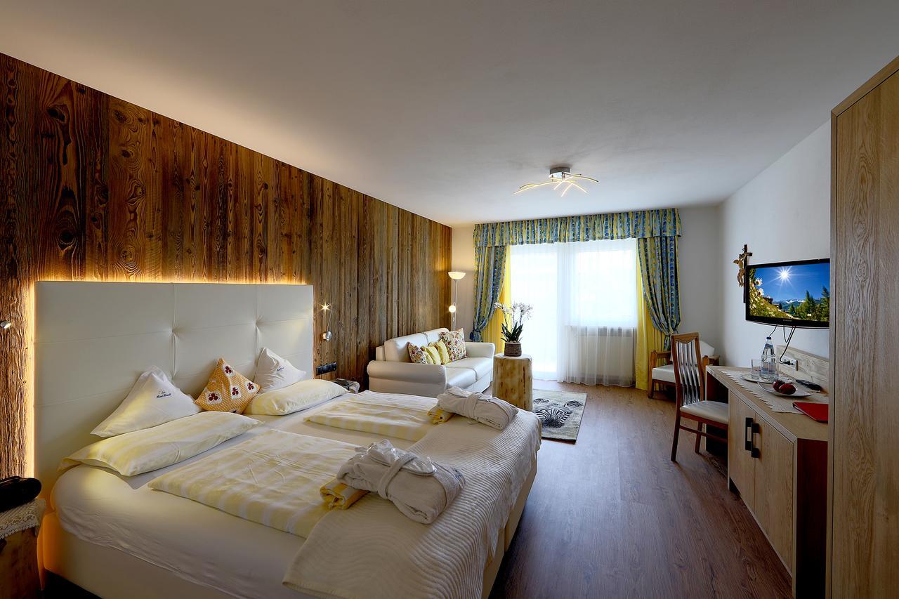 Hotel Kristall Falzes Exterior foto